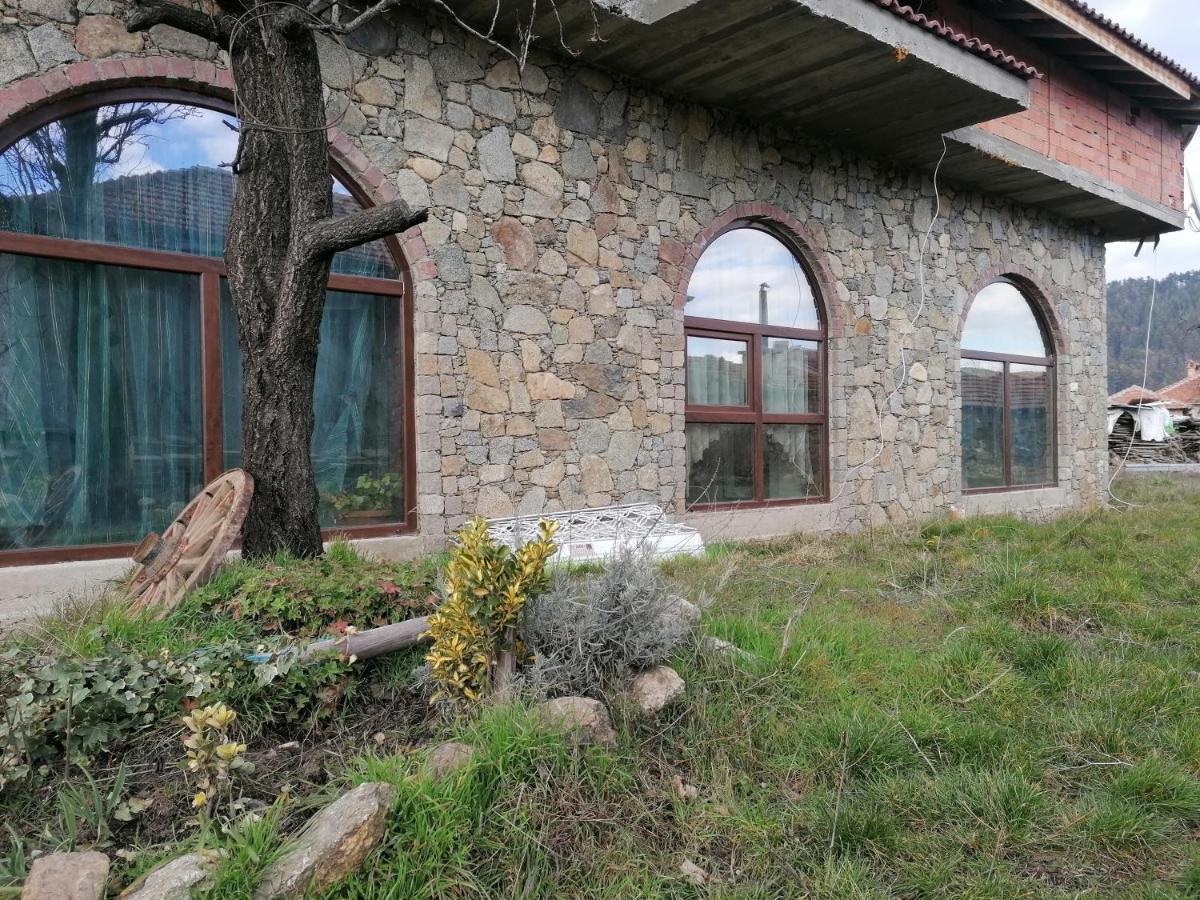 Лилянината Къща Villa Kalofer Luaran gambar